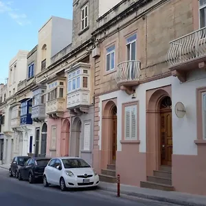 https://balluta-hill-house.hotelssaintjulians.com