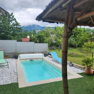https://marilyne-cherpin.hotels-rhonealpes.com