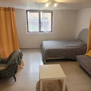 https://la-maison-jaune.hotels-rhonealpes.com
